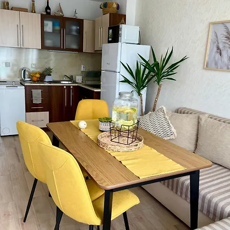 Boutique Europe Elegant Coastal Escape Apartment Pomorie