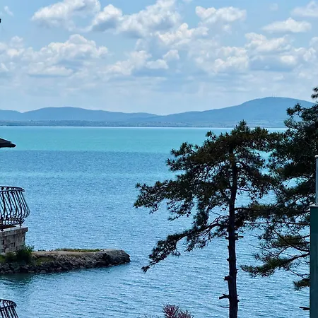 Апартаменты Boutique Europe Elegant Coastal Escape Поморие