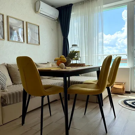 Апартамент Boutique Europe Elegant Coastal Escape *