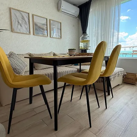 Апартамент Boutique Europe Elegant Coastal Escape