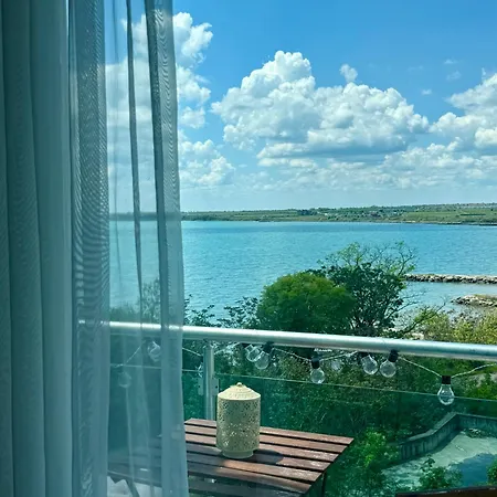 Boutique Europe Elegant Coastal Escape Апартаменты *