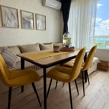 Boutique Europe Elegant Coastal Escape Апартаменты Поморие