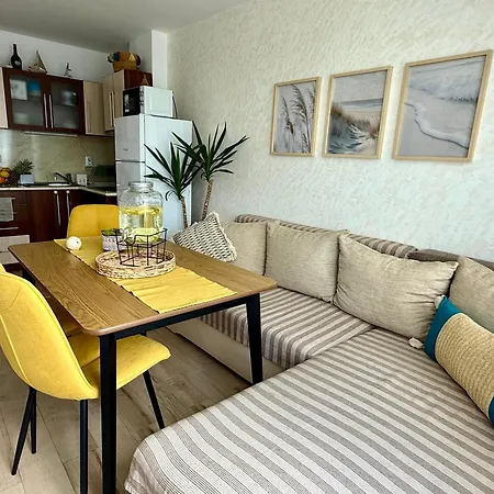 Boutique Europe Elegant Coastal Escape Апартаменты *