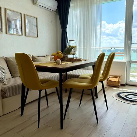 Апартаменты Boutique Europe Elegant Coastal Escape *