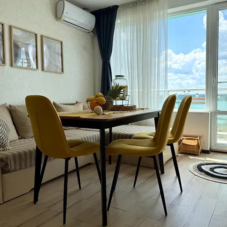 Апартаменты Boutique Europe Elegant Coastal Escape Поморие